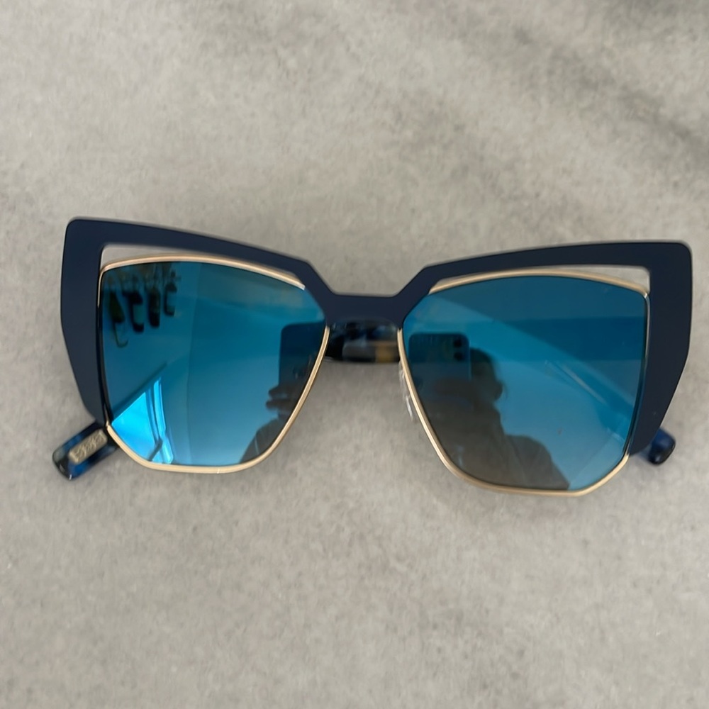 SEE like NEW sunglasses, Case & Cloth . See pic for measurements and details.